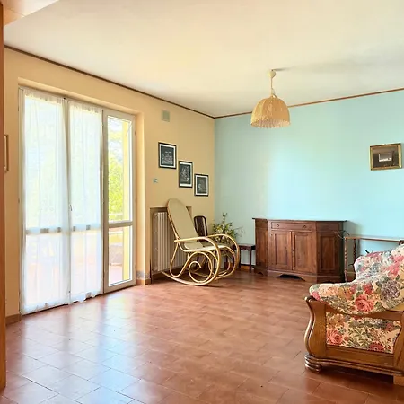 דירה C015 - Camerano, Su Tre Piani Con Giardino קמראנו