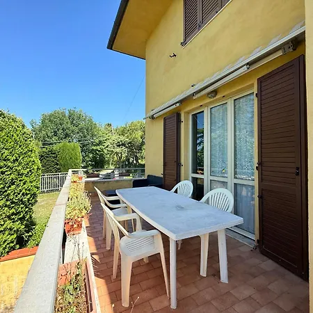 C015 - Camerano, Su Tre Piani Con Giardino קמראנו