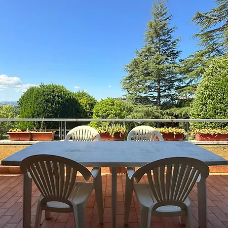 C015 - Camerano, Su Tre Piani Con Giardino דירה